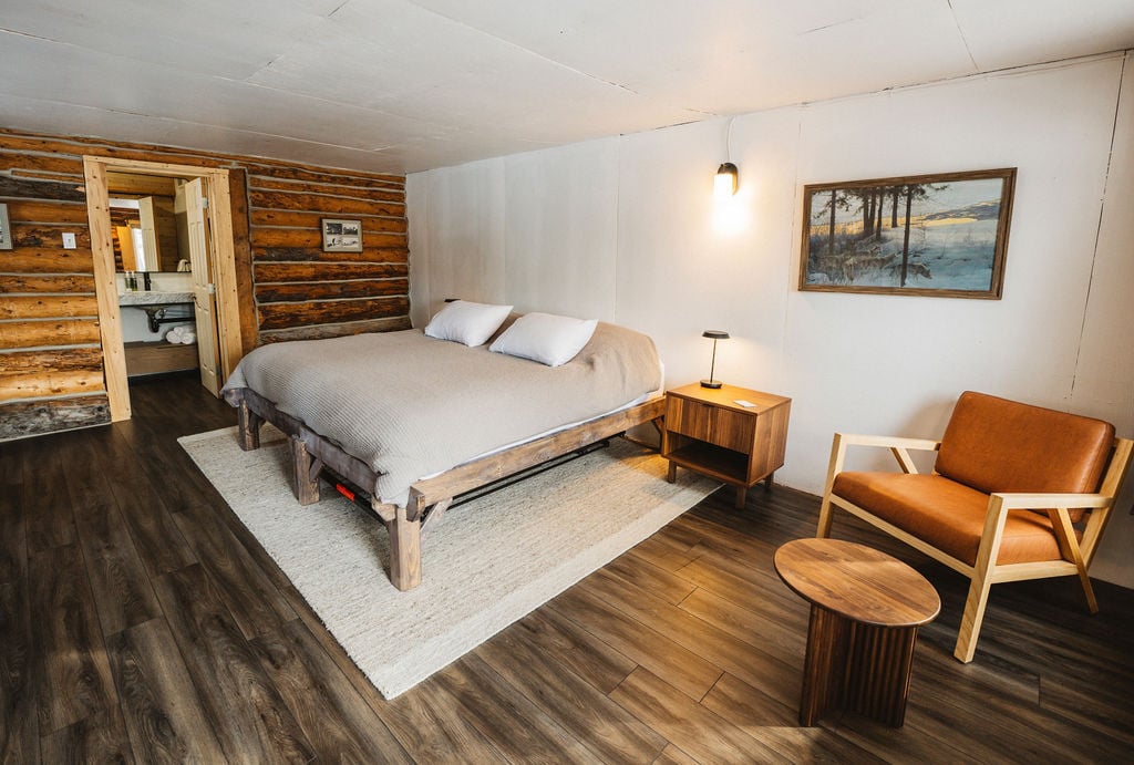 AngelaGzowski - Cabin Room 2